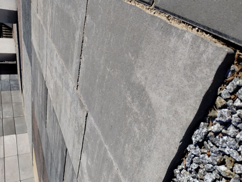 Fragment nawierzchni z betonowych płyt Veranda